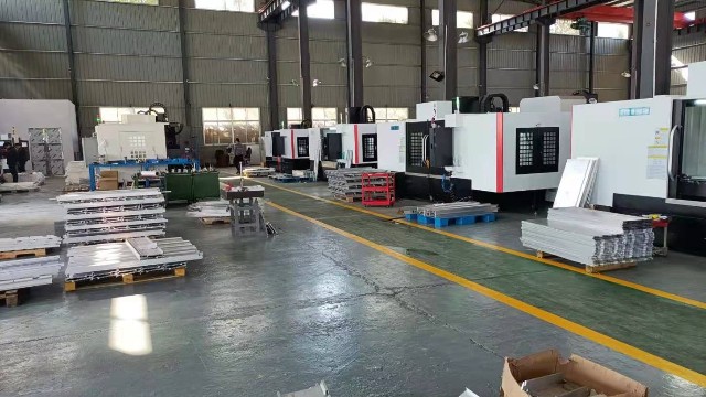 科鼎數(shù)控告知您鋁型材加工中心機床v18型號優(yōu)勢有哪些？