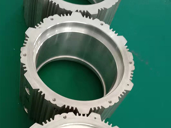 鋁型材加工中心各種機(jī)加工工藝精度能到達(dá)多少？-科鼎數(shù)控